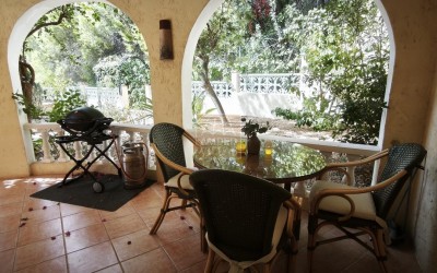 Villa with a guest apartment, swimming pool and spacious outdoor areas in Santa Clara, Altea